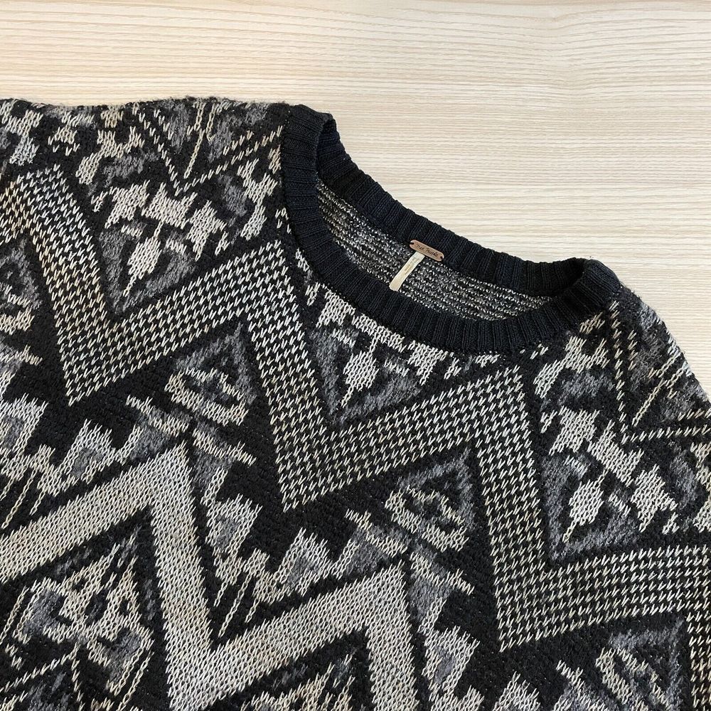 Free People~Cropped Sweater~Women's‎ Small/P~Black & Gray~Crew Neck~Pullover